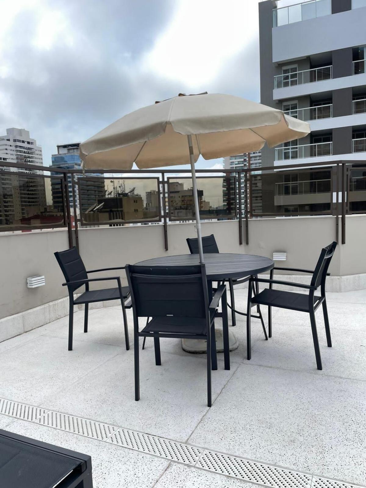 Flat No Hotel Cosmopolitan Com Estacionamento Gratis E Piscina Сантос Экстерьер фото